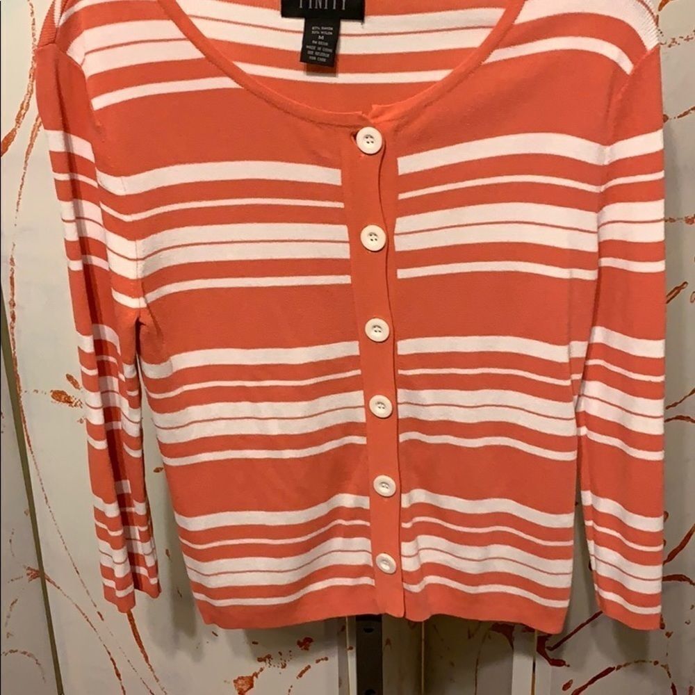 FINITY light weight Medium peach & white top/cardigan